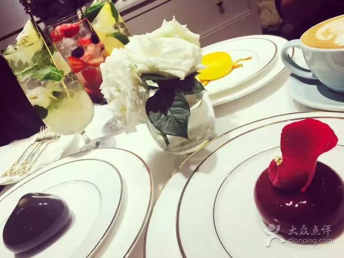 不要随便提甜品店，我怕克制不住拍照的欲望！