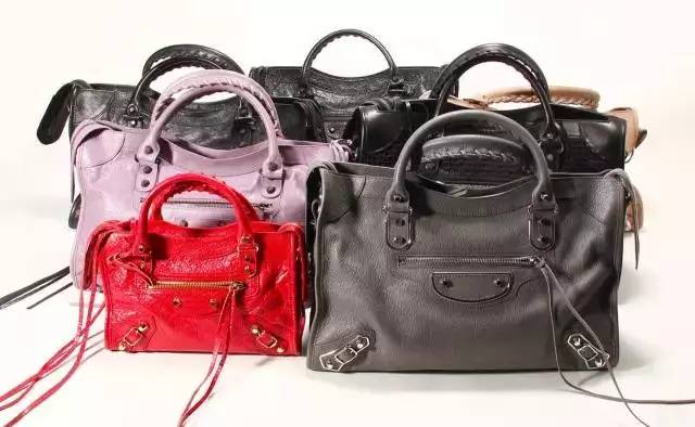 巴黎世家机车包金属铁标真假,巴黎世家机车包五金