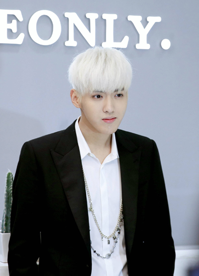 灿烈染过几种颜色的头发,灿烈齐刘海发型