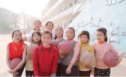 这么一个小学生的体育比赛，为什么能吸引这么多人志愿坚持了30年？｜教育故事