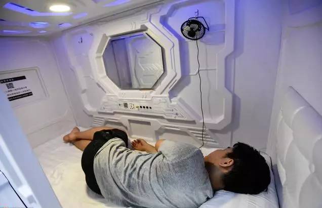 新刊预告｜争议中，“小鲜肉”扛起《建军大业》