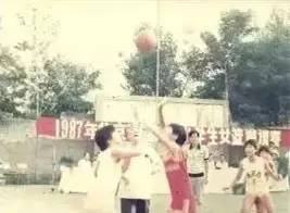 这么一个小学生的体育比赛，为什么能吸引这么多人志愿坚持了30年？｜教育故事