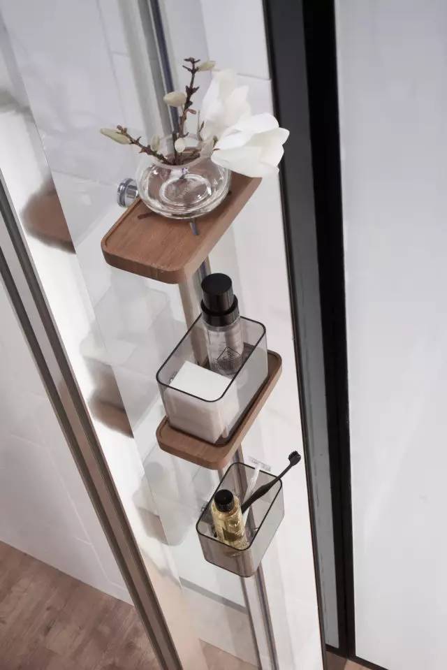 想要选购到优质的卫浴产品,淋浴房用什么配件好