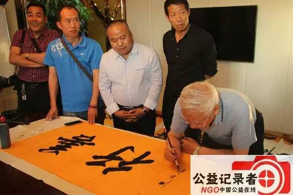 中国公益在线繁峙县爱心工作站组织“你我多一份自觉城市多一份清洁”清捡垃圾爱心活动