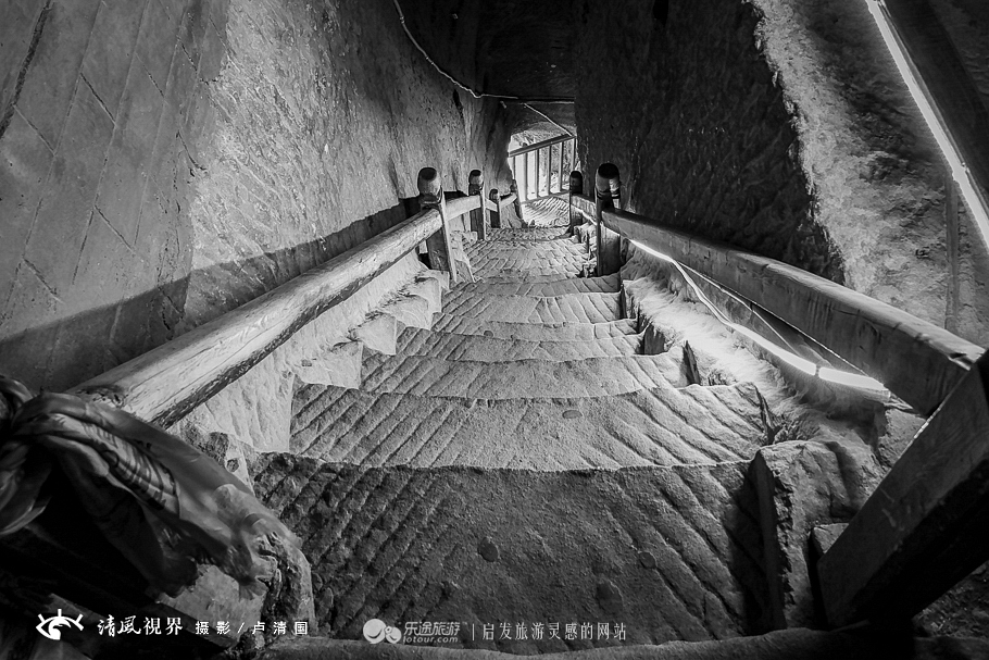 在马蹄寺三十三天点燃一盏心灯