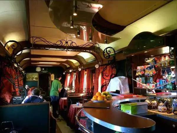 火车去青海沿途风景,青海人出国很难吗