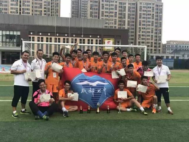 这个暑假，七中在绿茵场上没闲着！