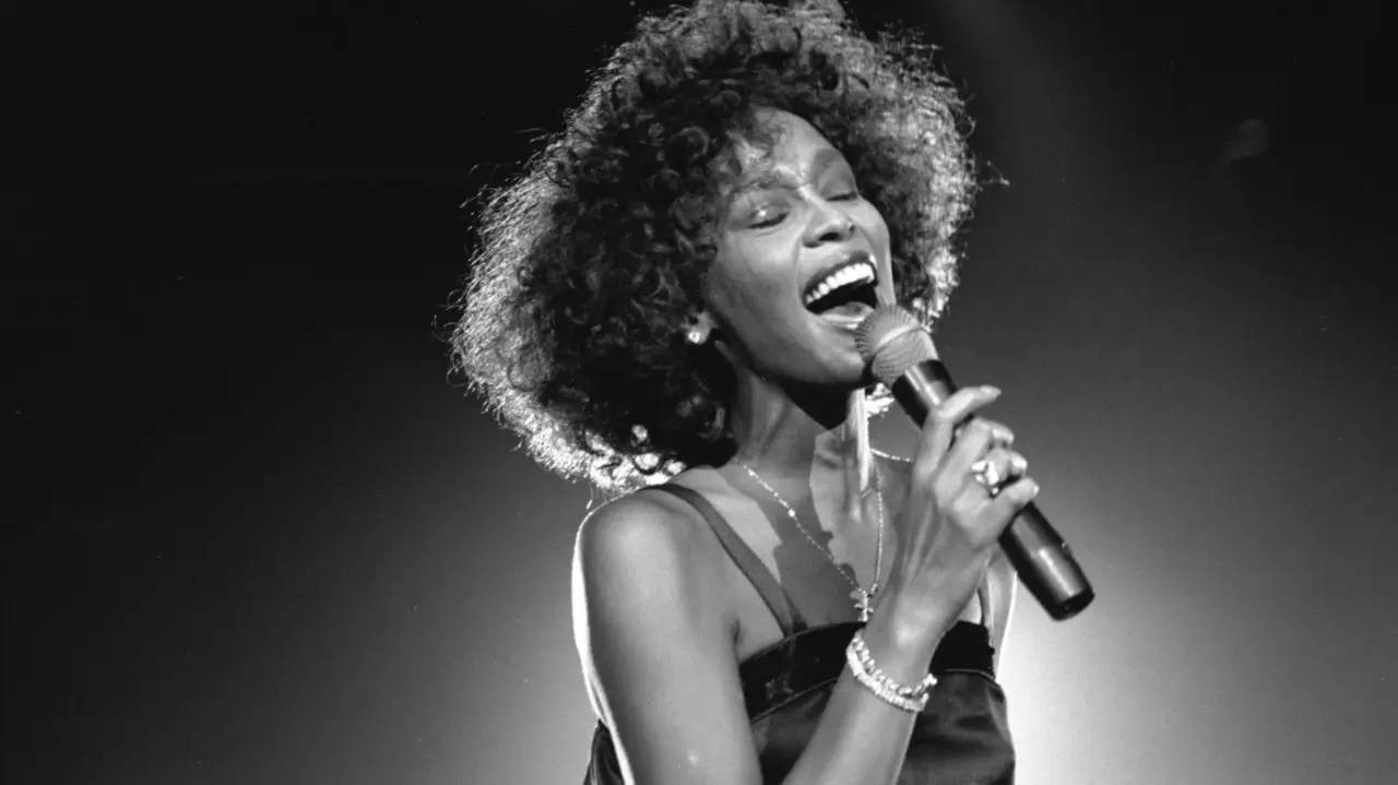 whitneyhouston,whitneyhouston缁忓吀姝屾洸