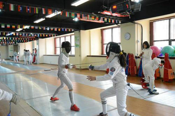 北京青少年击剑训练,青少年训练基地军事化