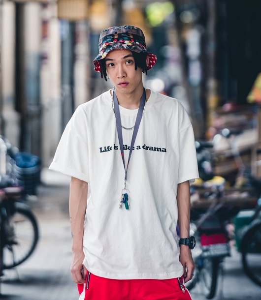 精选10款显白红色调唇膏,你们的男孩原版视频