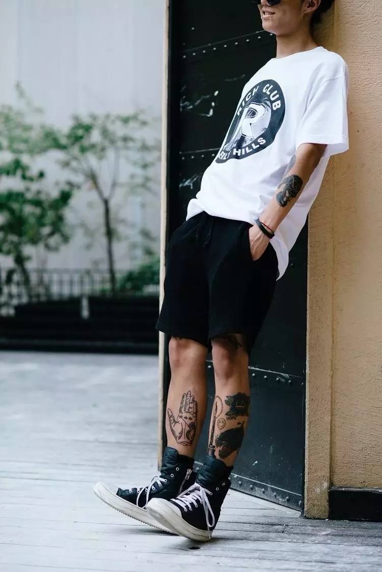 牛仔短裤怎么穿好看,牛仔短裤怎么穿比较好看