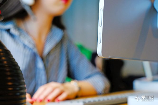 为什么要花3000买个显卡,surfacestudio停产了吗