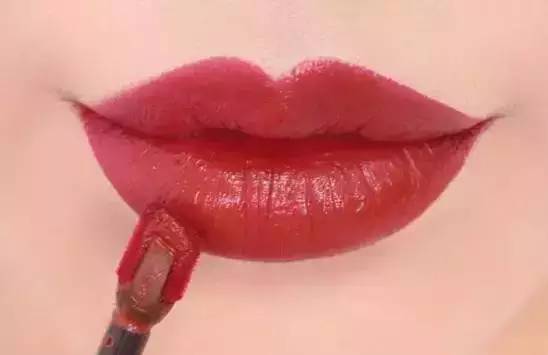 一起来看看这6款高颜值唇膏,10支最适合秋冬的唇膏