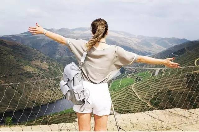 百搭双肩包推荐小众高级感,一款兼顾颜值与实用的双肩包