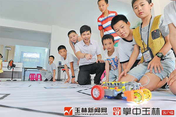 机器人总动员国语,机器人总动员解说