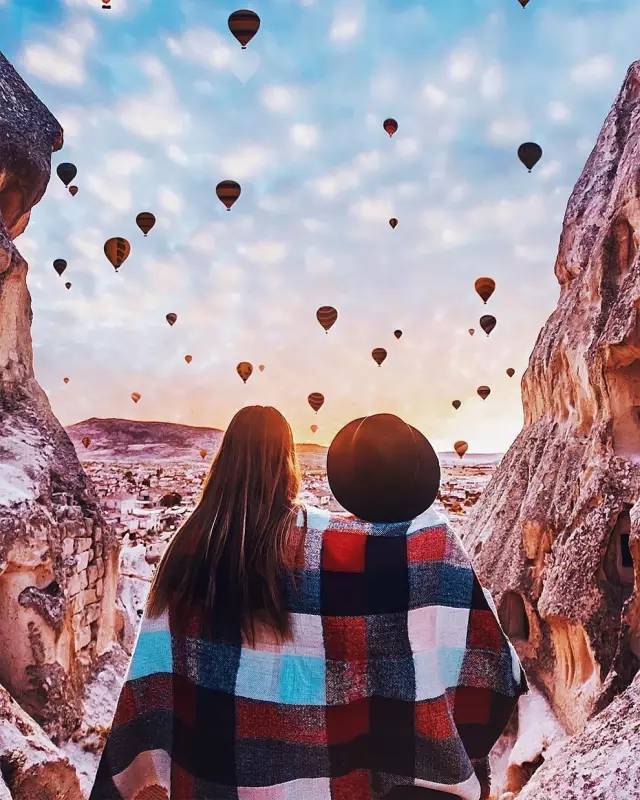 艺术家环游世界，他靠这个技能成为世界网红