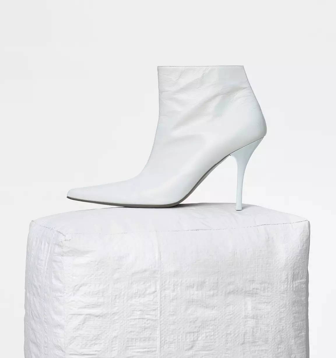 早春上新时髦又洋气的靴子,这个秋天最流行的马丁靴