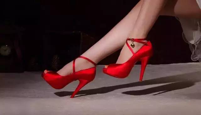 夏去秋来，凉鞋拜拜12种不同材质凉鞋收纳保养小妙招~