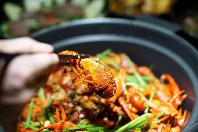 长沙吃虾网红店在哪里,长沙河西哪家油爆虾最好吃