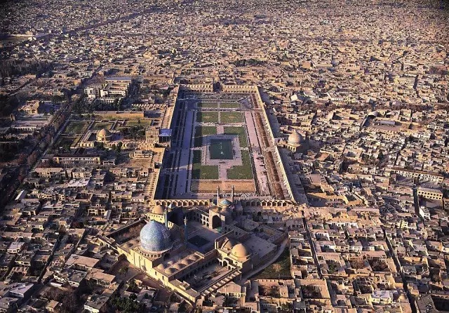 豆瓣日记:庭院与街道：作为城市骨架的伊斯法罕巴扎