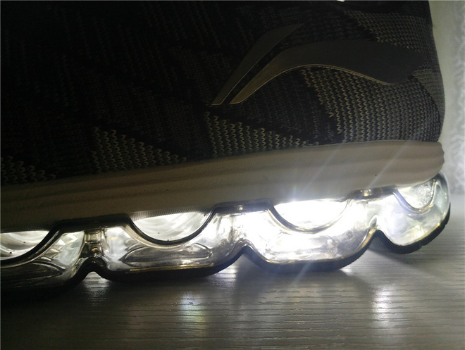 李宁如影随形,李宁跑鞋绝影雷