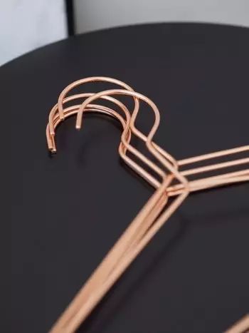 衣架选不好,你的贵衣服都毁了!