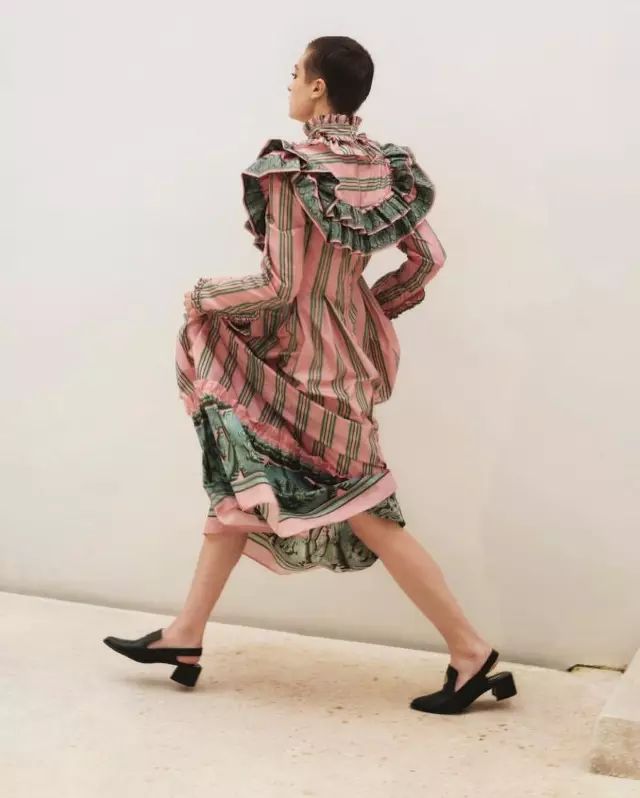 杨幂江疏影的时髦夹克,杨幂江疏影谁的衣服好