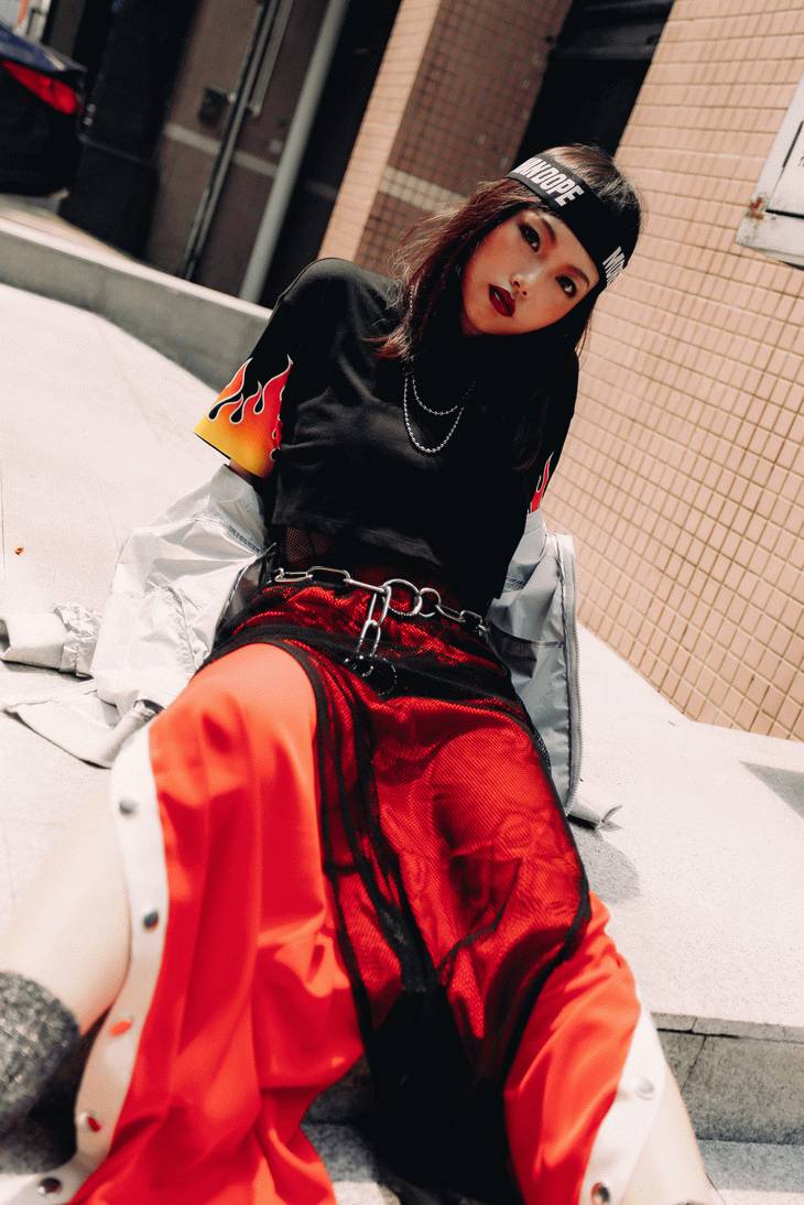 脱下校服，变成教导主任最讨厌的模样