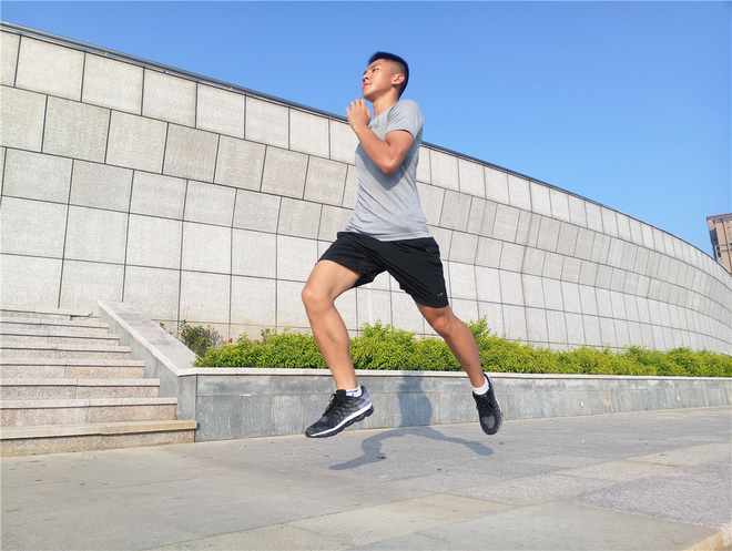 李宁弧型跑鞋,李宁跑鞋大绝影测评