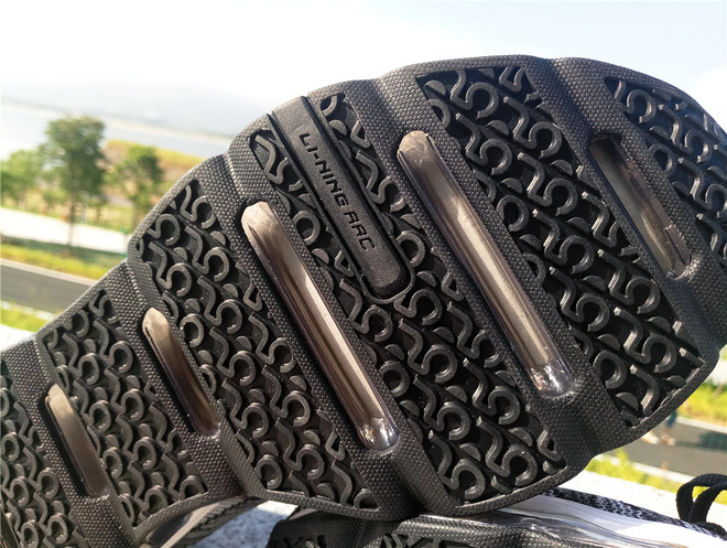 李宁如影随形,李宁跑鞋绝影雷