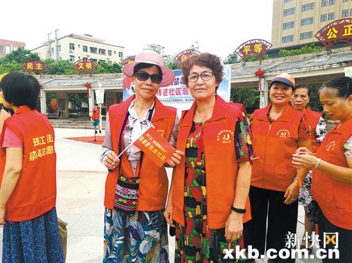 爬行当讲解员“进驻”KTV做义工人生有了新起点（2）