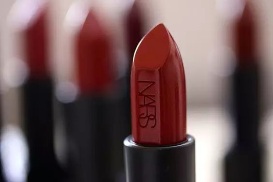 魅可口红哪个色号适合黄皮显白,黄皮最显白的裸色十大口红