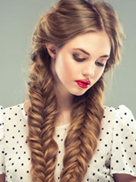 鱼骨辫半扎发编发教程简单好看,侧编刘海编发教程简单又好看