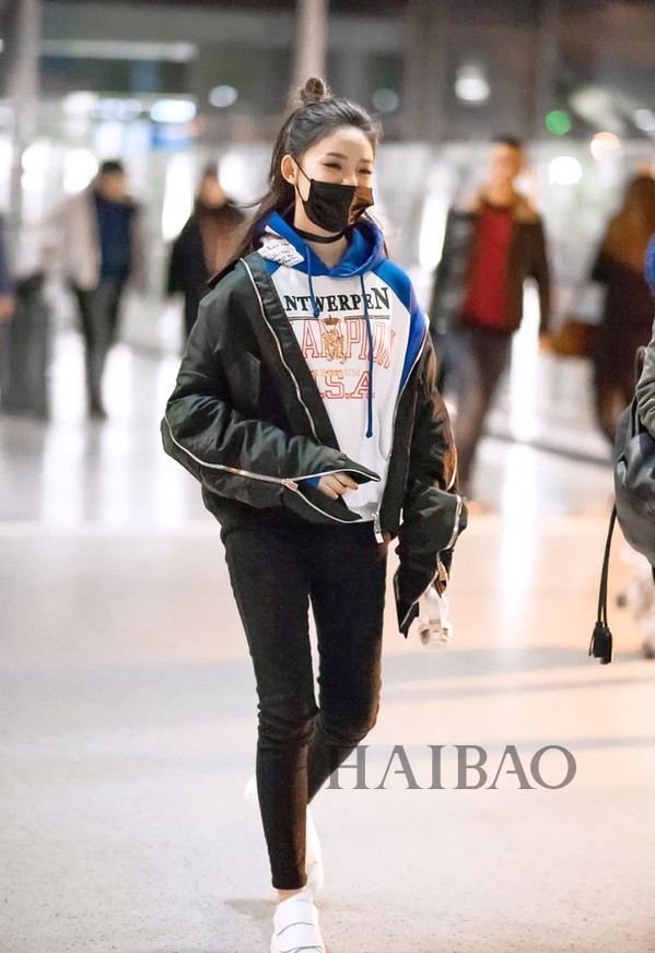 “美人鱼”专属夏日青春气息！「报君潮流眼」之林允：穿上粉红小礼裙，化身灵动潇洒的白日梦女！