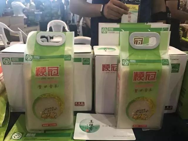 无锡吃货快去!2000多种商品,*疆新**红枣、台湾凤梨酥、阳山糯米饼分分钟抢空……看完只想立刻冲去现场!