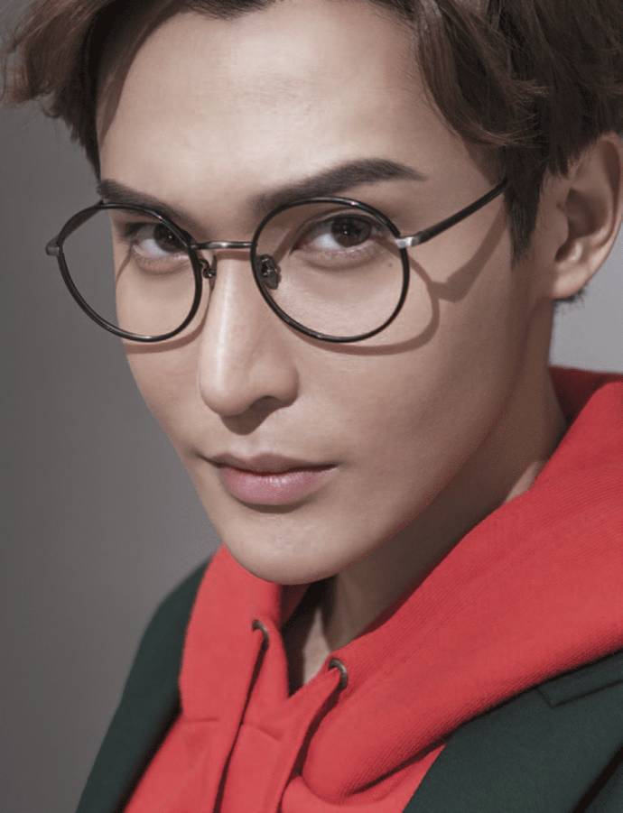 时装大片主视觉,正装写真服装