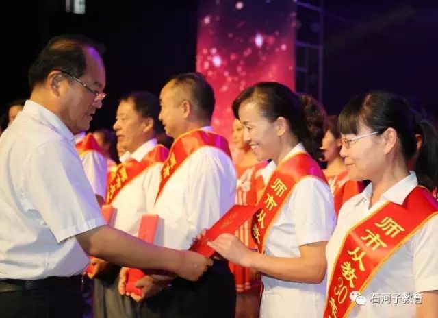 石河子优秀教师、优秀教育工作者等名单公布！