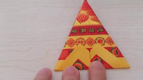 黄纸手工折纸菠萝元宝,中秋节元宝折纸的教程简单又漂亮