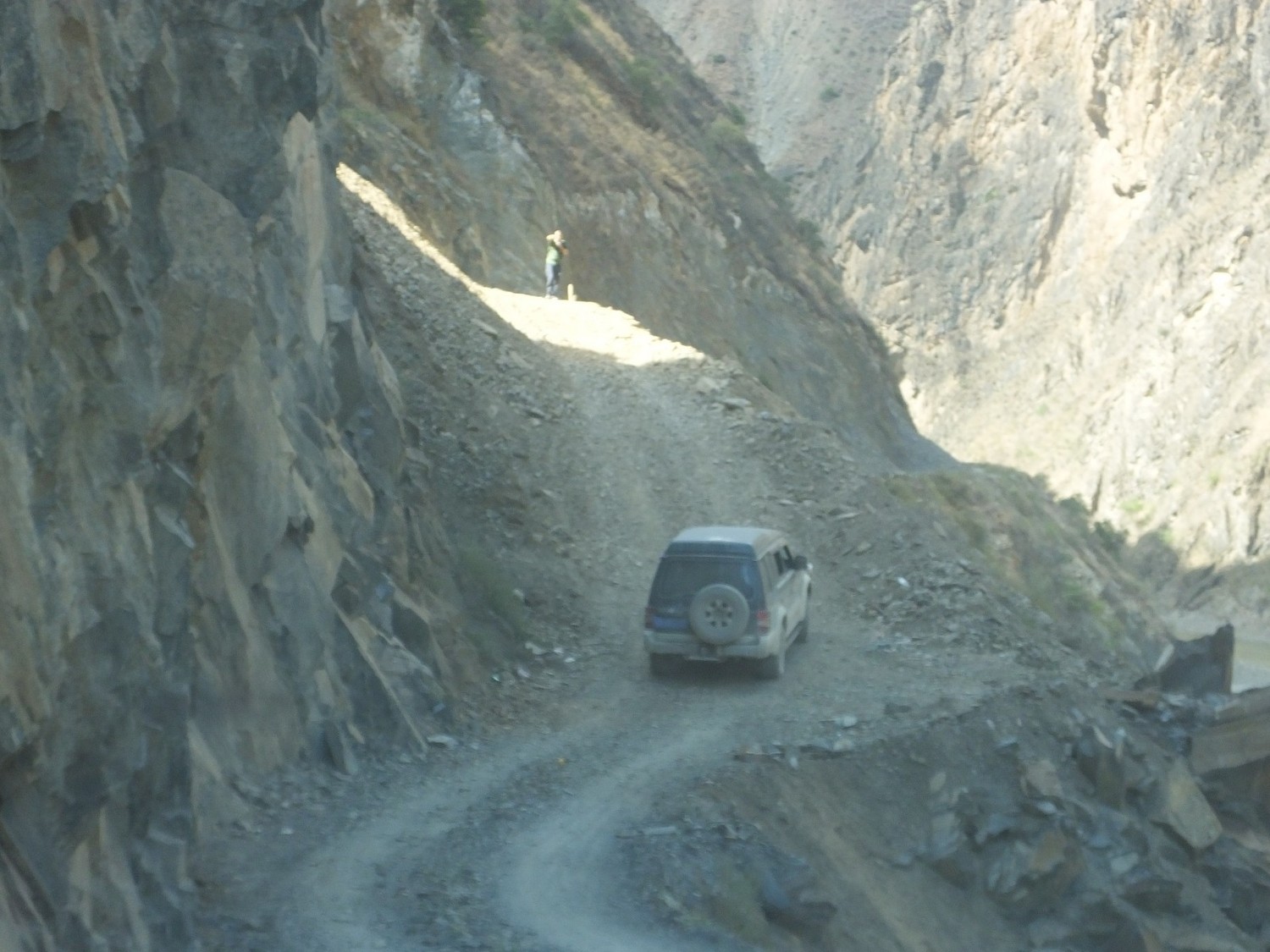 泸亚东线沿途风景,泸亚线穿越原始森林