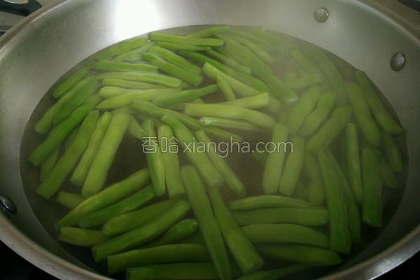 炒豆角不变色的小诀窍,炒豆角不变色的做法窍门