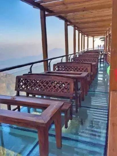 国内刺激的栈道,长假高空玻璃栈道