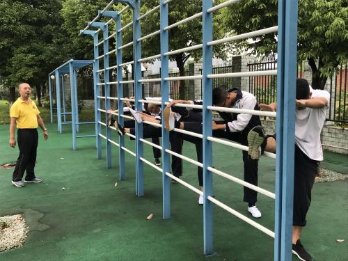 这个老师真严厉,体育老师体罚学生后续