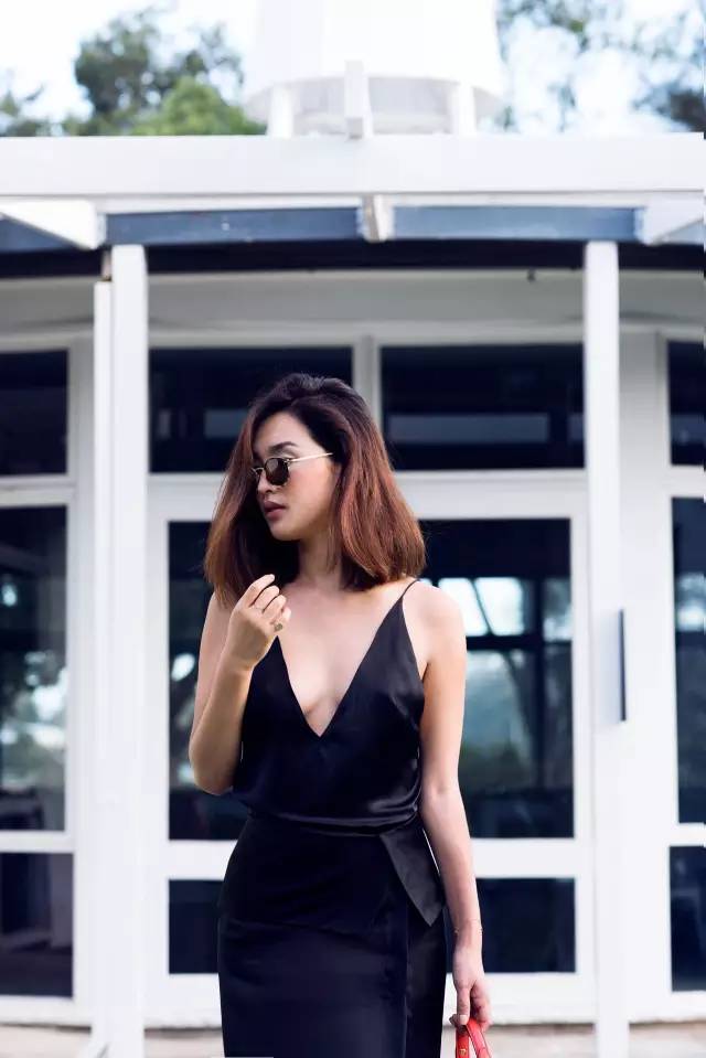 颜色显黑的衣服怎么搭配,颜色搭配显白才高级