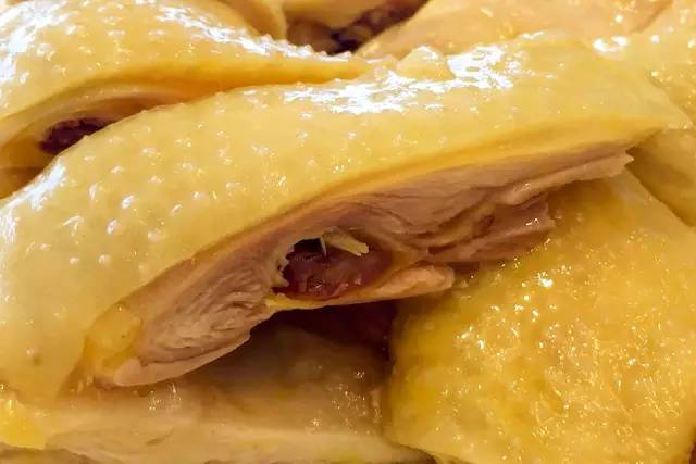 70后文艺大叔跑到这个“会吃福建人”的城市，用花砖、雪茄和伏特加，把废弃的修船厂变成最会撩妹的床