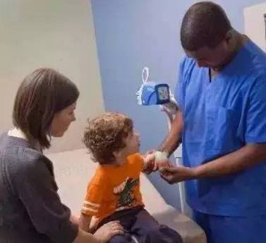 扎针如何进针不疼,怎么扎针最稳不鼓