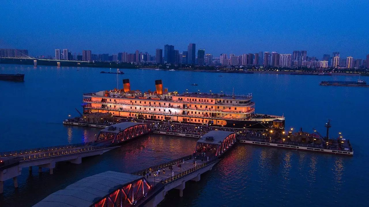 武汉女生怎么穿衣服,武汉现在女生都穿什么衣裳