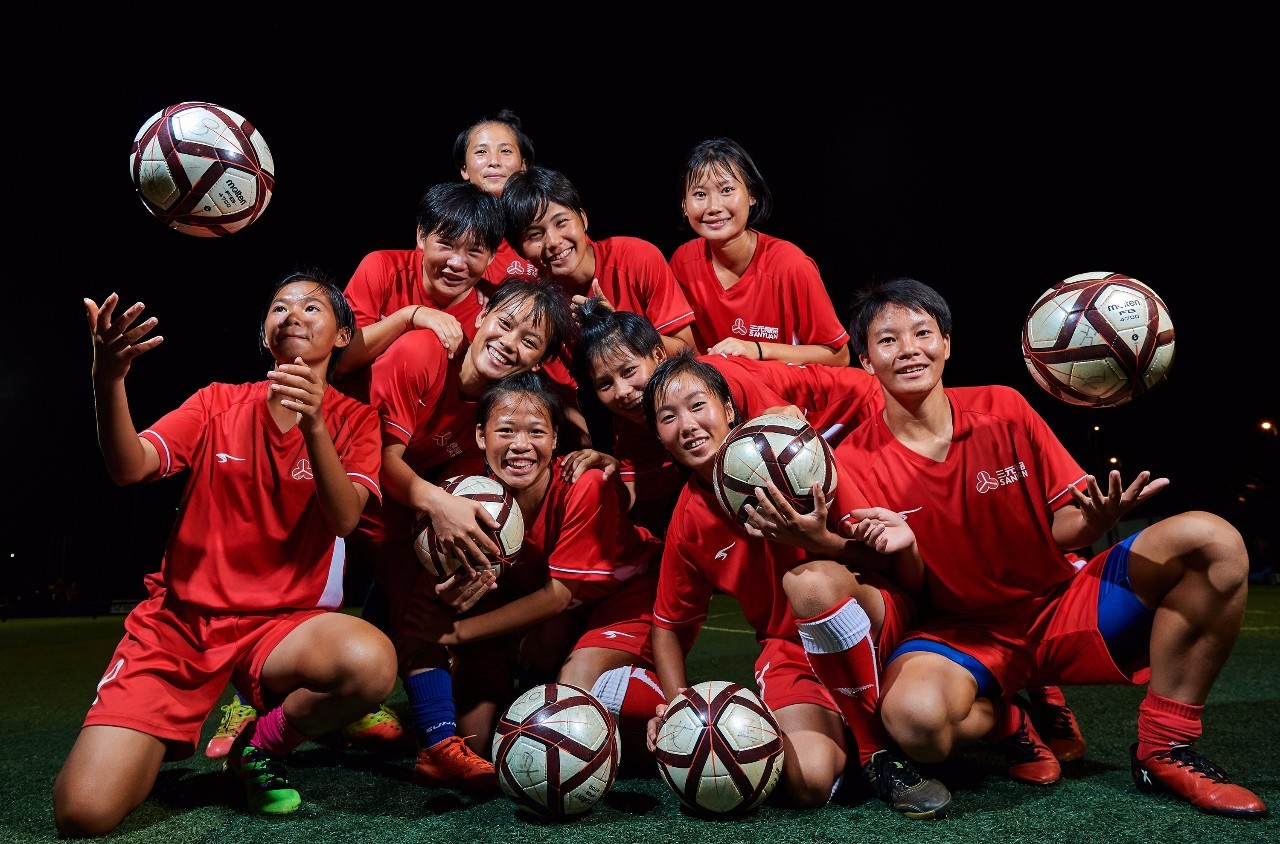 马云对这支女子足球队说：加油踢，争取踢进世界杯！