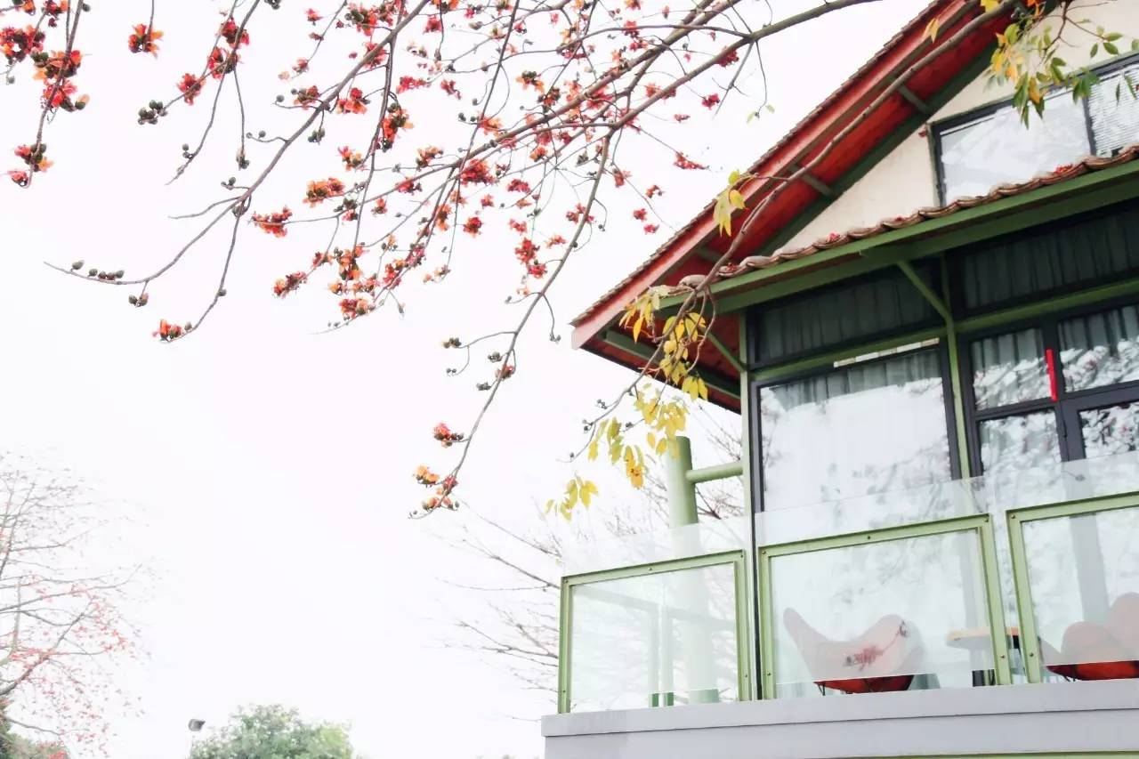 70后文艺大叔跑到这个“会吃福建人”的城市，用花砖、雪茄和伏特加，把废弃的修船厂变成最会撩妹的床