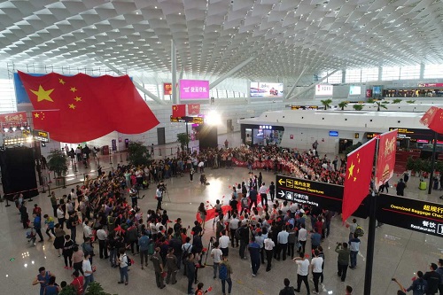 刚刚,这场千人快闪承包河南人的朋友圈,歌唱祖国响彻中原!