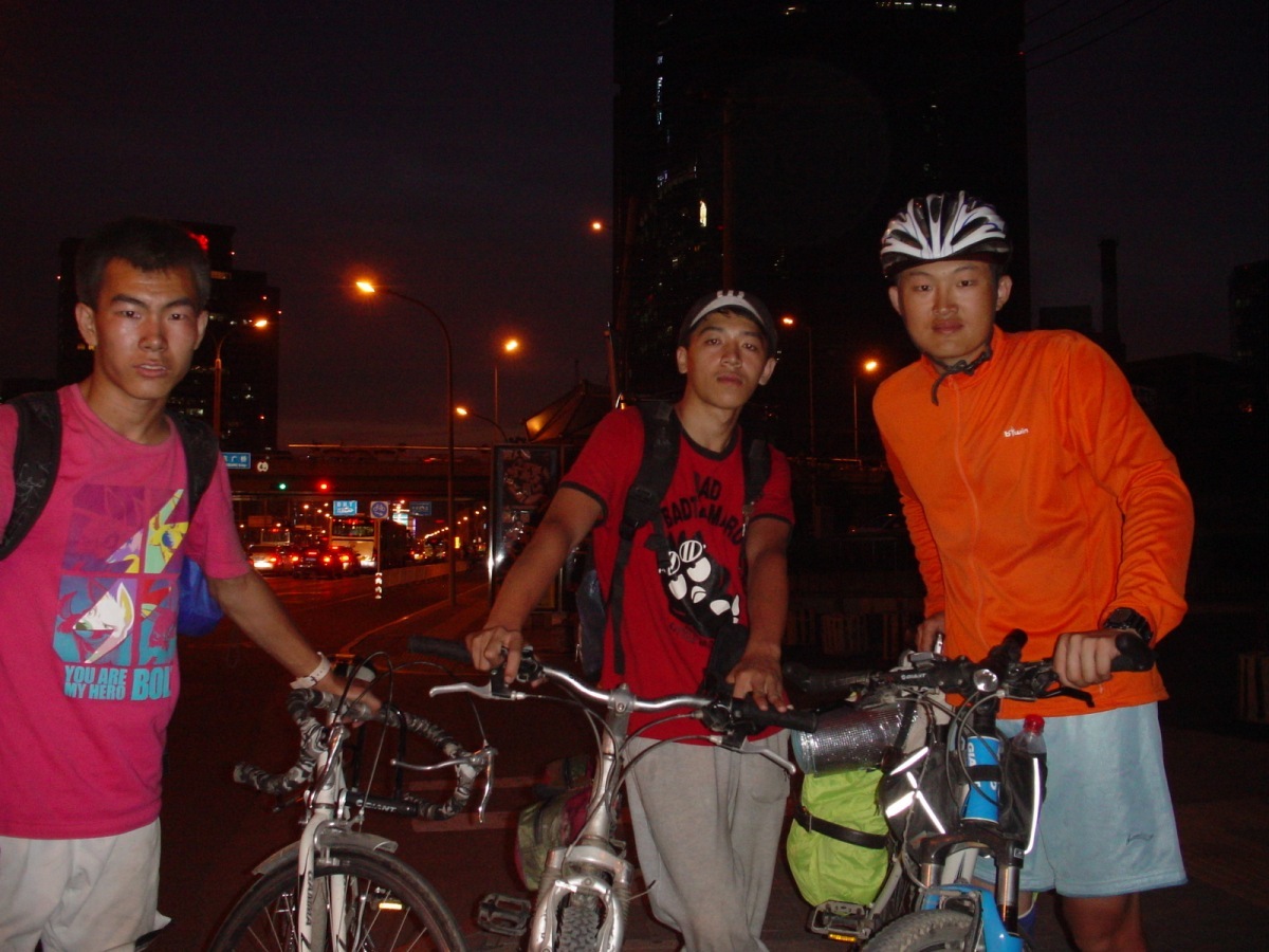 一个人一台车到西藏,一个人一辆车直通拉萨